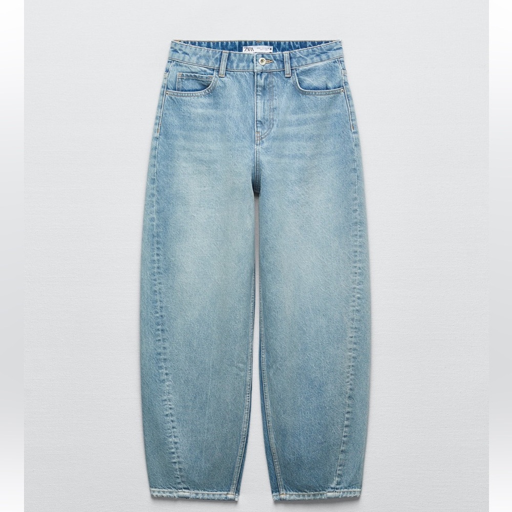 Zara jeans , boyfriend style. Brand new ! IN THE Zara WEBSITE NOW ARE $89 - Picture 2 of 2